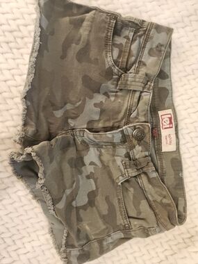 Lei Girls' Camouflage Frayed Hem Shorts - Olive